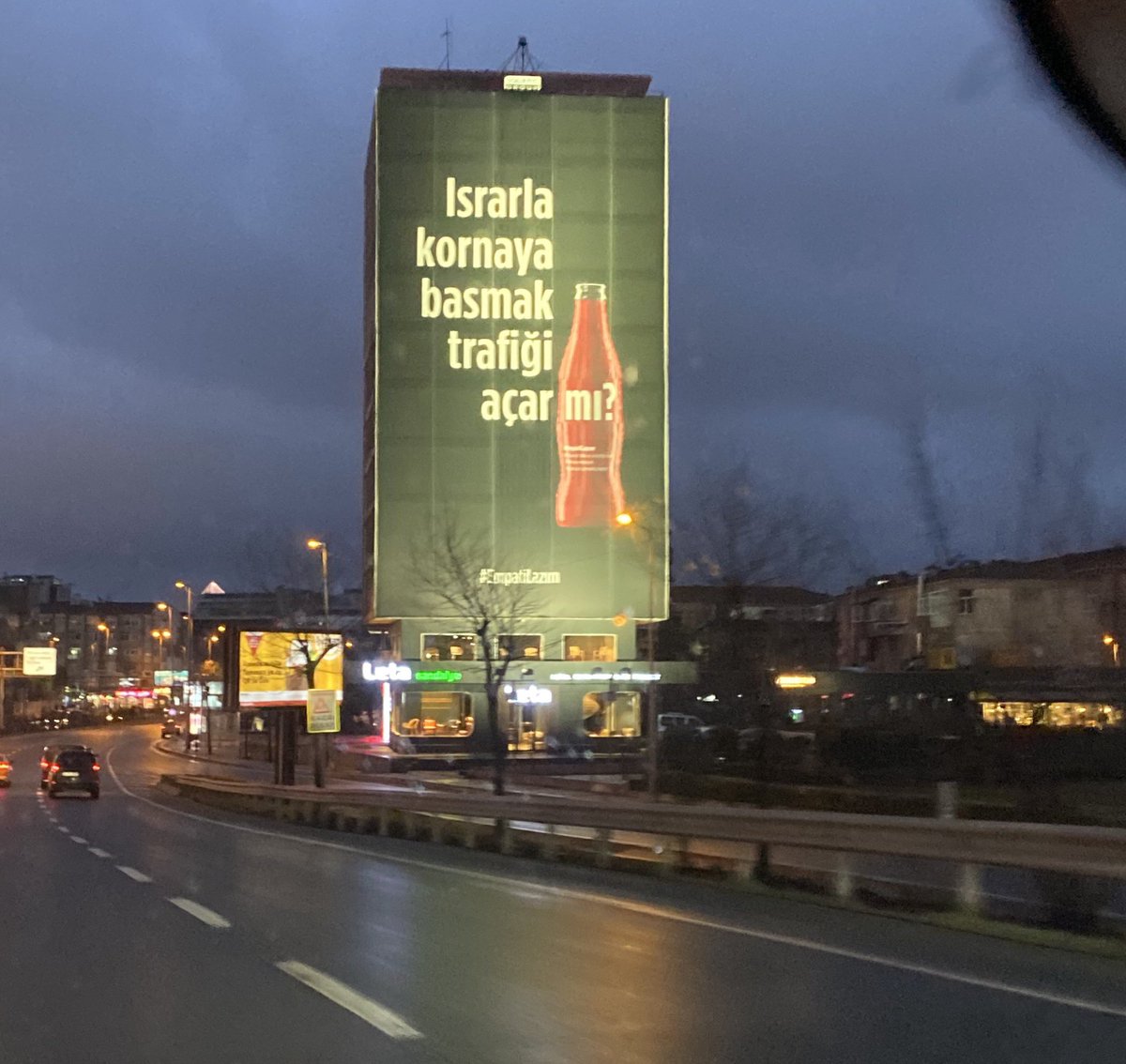 Ne kornası? Islık çalıyor millet CocaCola  #Covid19turkey