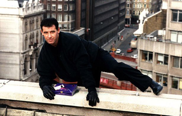 The Medway Town Centre Team would like to thank the member of the public who helped grab the naughty man running away from our patrols. Male arrested for multiple shopliftings. 17 packs of. milk tray recovered. Male is prolific in #Medway
#WashYourHands
#MilkTrayMan