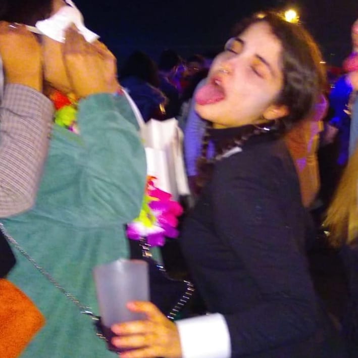 luuxxx__'s tweet photo. LUCÍA
-No va a clase y cuando va, va hecha un puto cuadro
-Ha intentado dejar de fumar 200 veces sin éxito
-Feminist icon
-Cada semana tiene movida sentimental con una persona distinta
-Solo come mierda pero no engorda
-Media copa y ya va ciega
-"Tías me tengo q depilar ya" https://t.co/4a8MOaVRSB