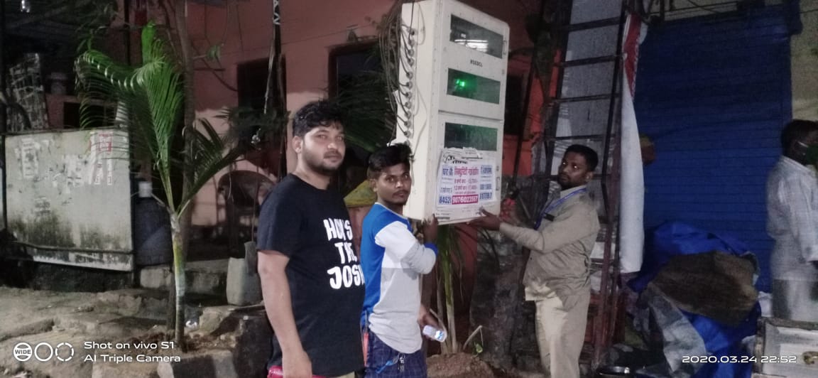 SdnWagle's tweet photo. @iAmChange2019 @MSEDCL @EE_Bhandup @cebhandup @RDKonkan @CMDMSEDCL The staff is on site and attending the complaint. Will be resolved within 25 minutes. https://t.co/ygfe4G8cWo