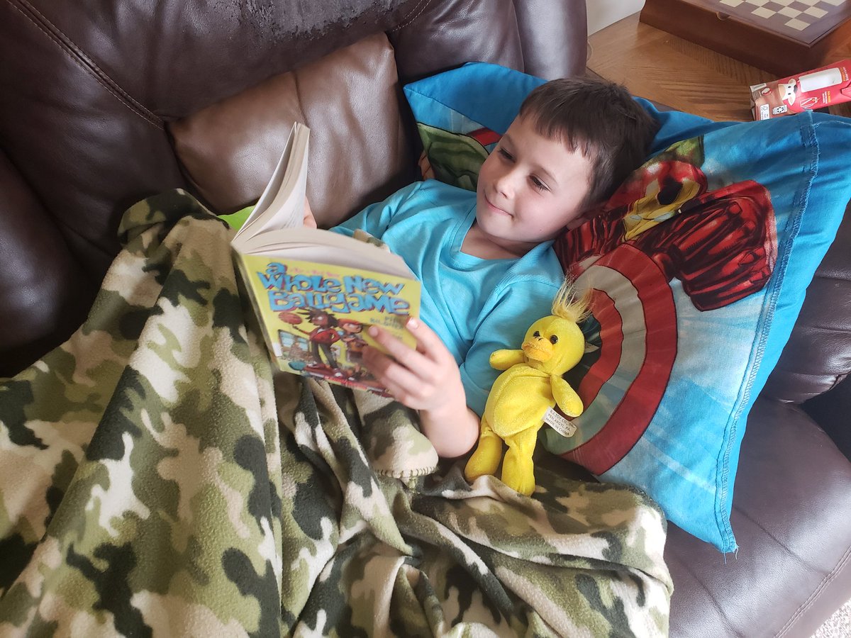 berry_haeberry's tweet photo. Snuggle up and read spirit day. @ALG_LCPS https://t.co/uByf4kebAs