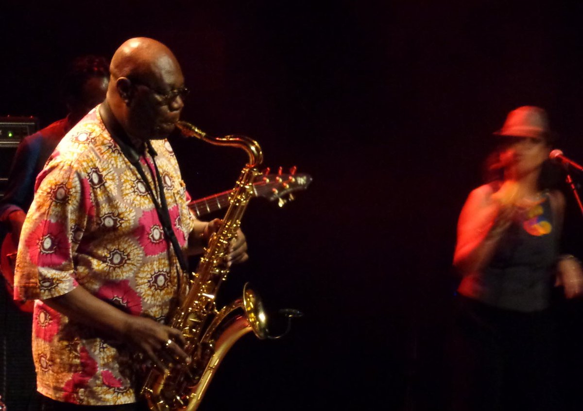 OlivierJorba's tweet photo. En 1992, il participait au projet #Wakafrika qui aura été un puissant outil de réunification de l’Afrique : une voix, celle de #papygroove s’élève au lointain. Avec la disparition de #ManuDibango l'Humanité tout entière perd un Frère qui s'était produit il y a eu dans les #vosges https://t.co/ZKQv9HpA7O