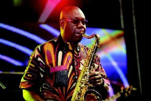 OlivierJorba's tweet photo. En 1992, il participait au projet #Wakafrika qui aura été un puissant outil de réunification de l’Afrique : une voix, celle de #papygroove s’élève au lointain. Avec la disparition de #ManuDibango l'Humanité tout entière perd un Frère qui s'était produit il y a eu dans les #vosges https://t.co/ZKQv9HpA7O