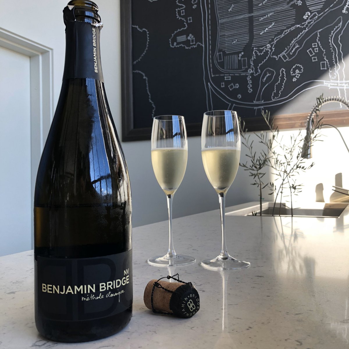 Benjamin_Bridge's tweet image. Tonight, join head winemaker Jean-Benoit Deslauriers live on Instragram @ 8pm ADT for very 1st in our wine tasting series, keeping us connected &amp;amp; conversing thru wine from our homes. 1st up non-vintage #traditionalmethod NV Brut.