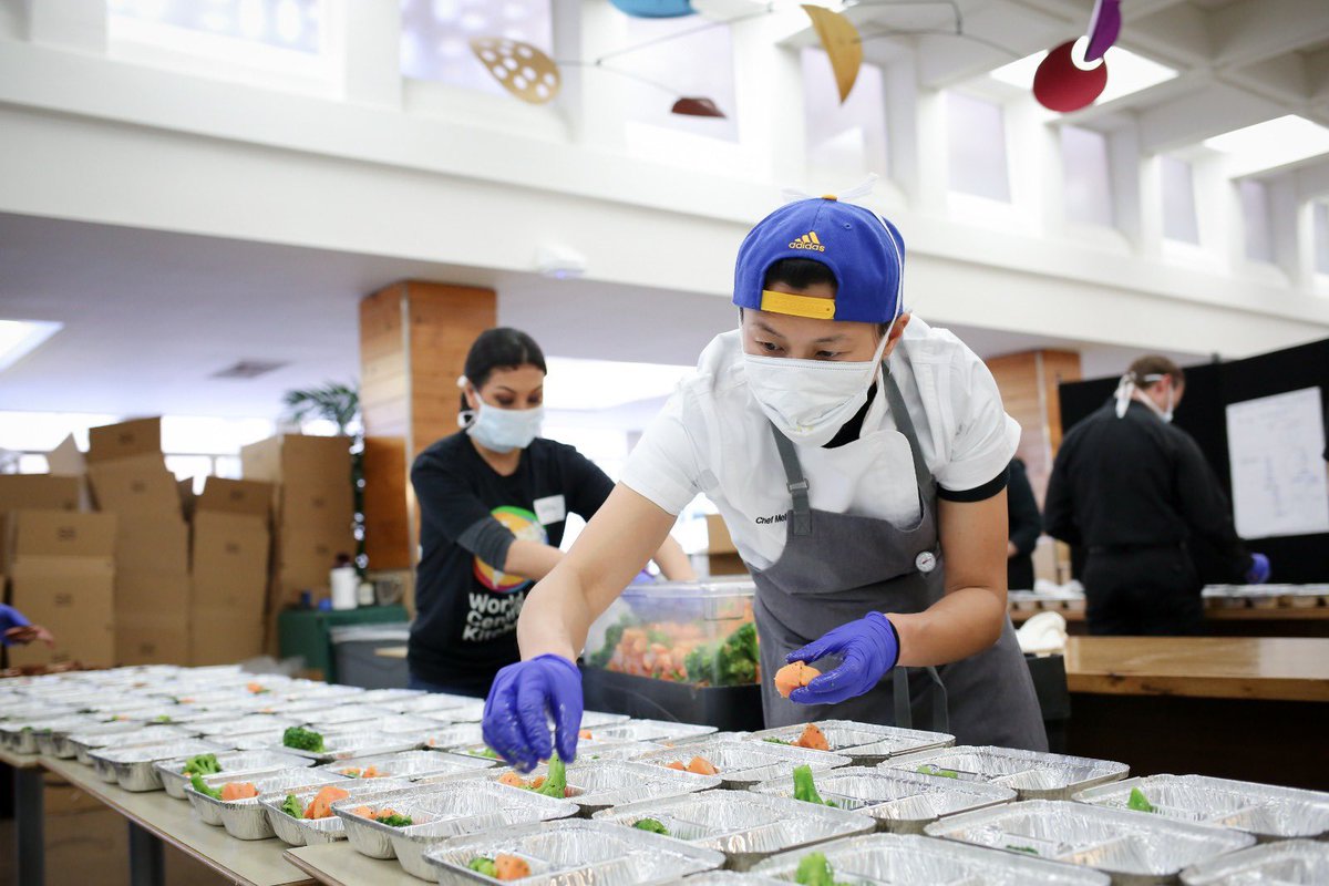 bridgetmoynahan's tweet image. .@chefjoseandres’ @WCKitchen exists to provide meals to affected communities in times of need and their first food responders are working around the clock. Learn ways you can help #WCK or signup to volunteer at wck.org/chefsforamerica #ChefsforAmerica