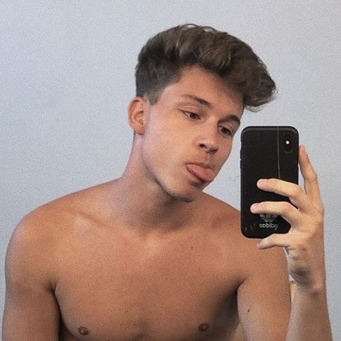 VazquezRa0ul's tweet photo. Raoul Vázquez.
Se aburre mucho, pasa su mayor tiempo en la cama.
La ropa no és lo suyo.
Gay y versátil.
Abierto a nuevas aventuras y experiencias.
Mg ❤️ y rt 🔄 para dm 😘
#sexroll #otroll #fakeroll https://t.co/1h3BG3AZoX