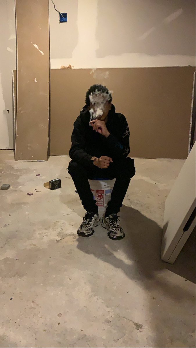 cosanostrakidd's tweet photo. Building My Own Studio Fucc A Budget...Im Investing Ain Flexing 👷🏽‍♂️💪🏽 https://t.co/Pd0k5SVeYR