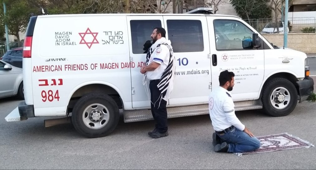 YishaiFleisher's tweet image. #Israeli first responders
- one Jew, one Muslim -
PRAY
#OnlyInIsrael @Mdais