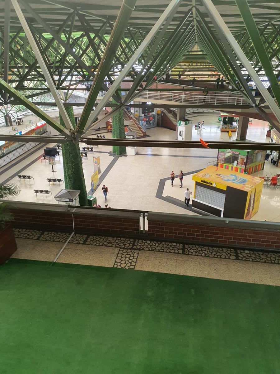 QuinteroCalle's tweet photo. Terminal del Norte a esta hora. https://t.co/Xvw0wyLtrE