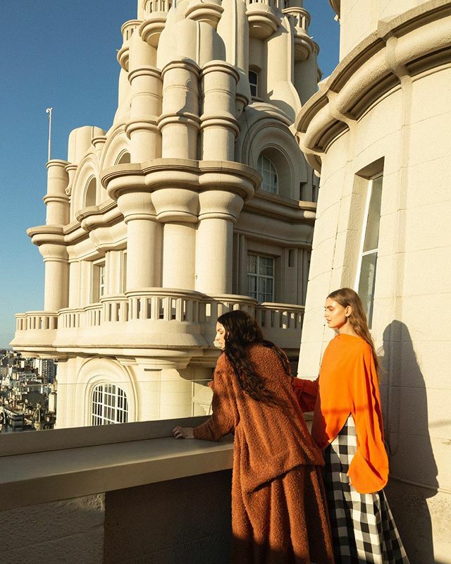 De cuando todavía salíamos y fuimos a @salon_1923 para registrar lo nuevo de <a href="/minagostini/">MIN AGOSTINI</a> para la edición aniversario de <a href="/marieclairearg/">Marie Claire Argentina</a>
Ph @natasha.ygel
St @noel_falken
Them <a href="/carovij/">poscuarenline</a> <a href="/eva/">Eva</a>.of
Hair <a href="/martin/">Martin Toha</a>.ferrer.cabrera @vardomanagement
Makeup @pipucalis… ift.tt/39kBBg5