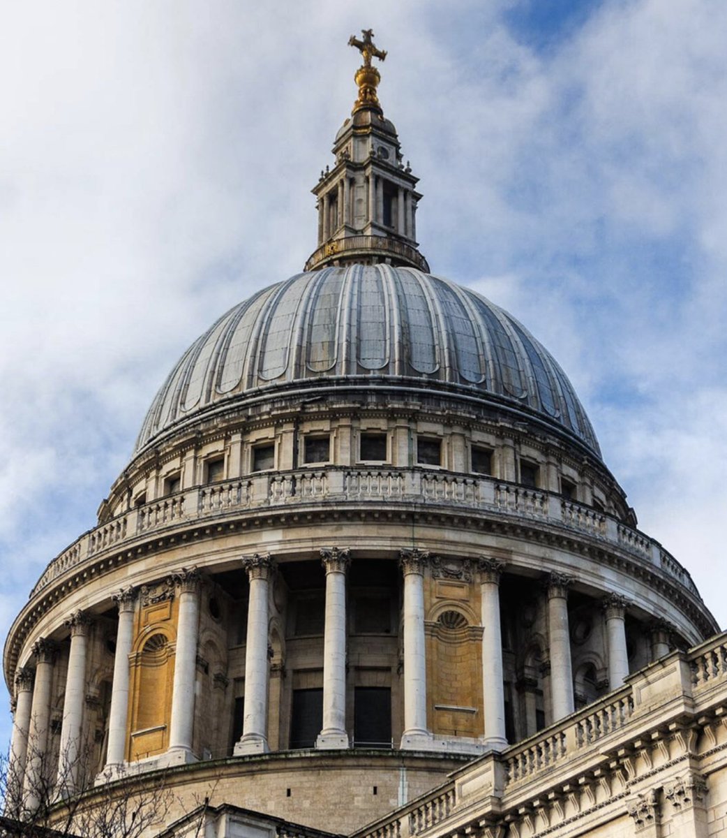 We love this photo of St Pauls, taken by @lensofibby on IG 😍🙌