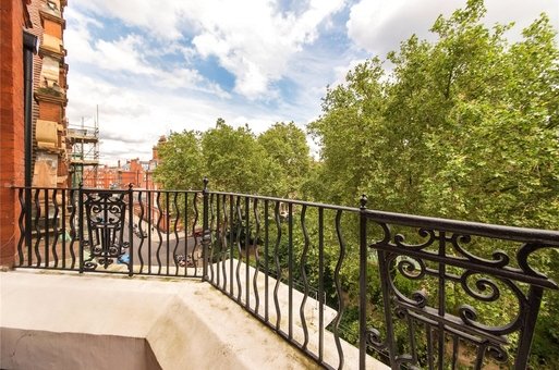 AylesfordInt's tweet photo. A wonderful third floor apartment spanning two buildings on Cadogan Square. ⚪️⚪️⚪️
https://t.co/7tGWE9c7Sw
#RealEstate #Property #London #CadoganSquare https://t.co/zaNXHCIHE4