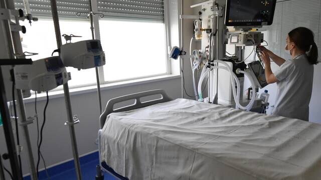 21Pasco's tweet photo. Le ⁦@chu_angers⁩ va prendre en charge une poignée de patients #Covid 19 en provenance des hôpitaux du Grand Est, submergés par le #Coronavirus @courrierouest https://t.co/QB9YrYkvhB https://t.co/3RGYEg5MxR