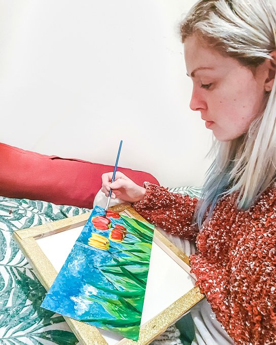 Deep in concentration. What is your favourite flower?? #StayHome #21daysLockdown #WorkingFromHomeChallenge