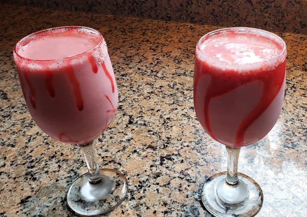 MrsWhiteFACS's tweet photo. Izzy helped me teach how to make signature kid drinks! #nailedit #berrydelicious #facs #restaurantunit #zoom #kitchenfun https://t.co/WjEAelqHyz