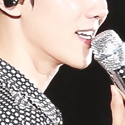 baekhyun's sexy jawline: an important thread 