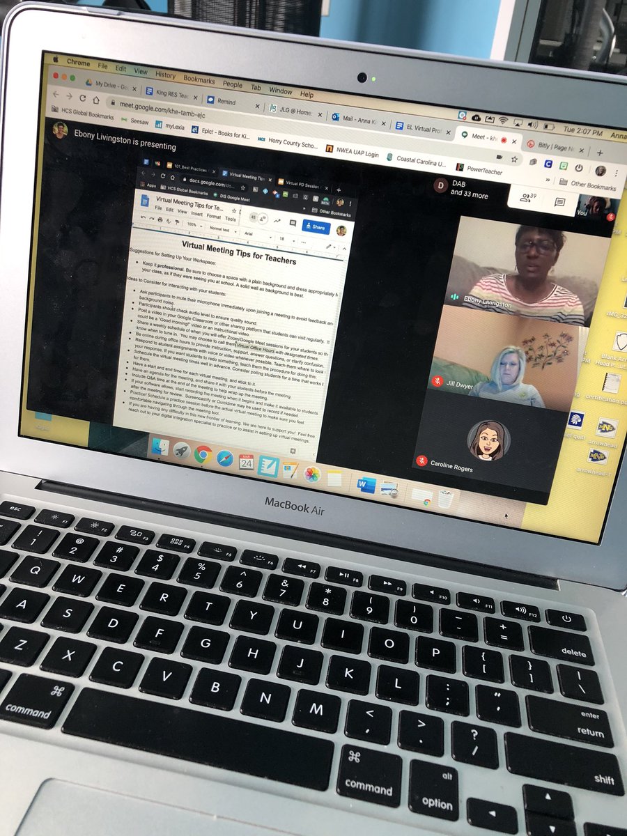 Anna_King001's tweet photo. Teachers learn π§βπ«π¨βπ«so students can learnπ©βπ»π§βπ» #onlineteaching101 #StrongerTogetherHCS ππΌ #RESchiefs ππ #leadHCS https://t.co/0jlXMJ7Umj