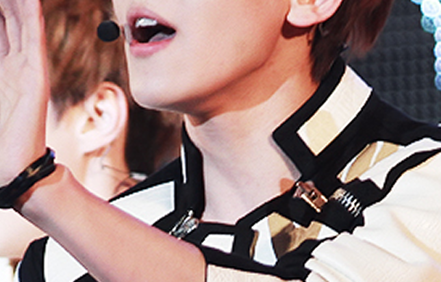 baekhyun's sexy jawline: an important thread 