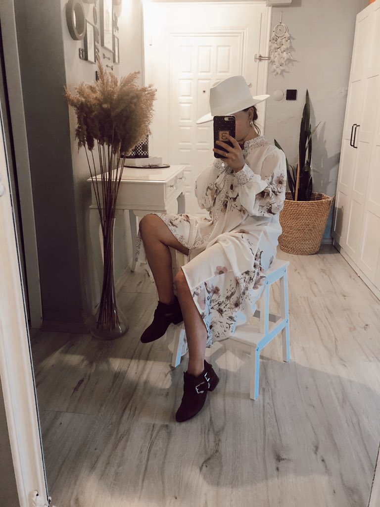 GGokyildizz's tweet photo. Today 🏡 #stayathome #todaymood https://t.co/qvnsLBFEhJ