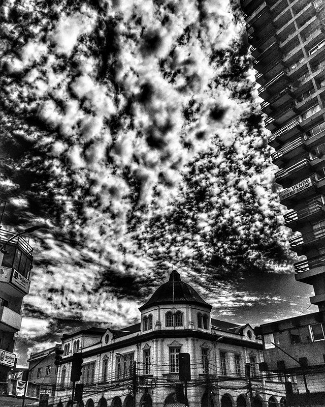 Osorno, Plaza de Armas, Chile
.
.
.
.
.
#osorno #plazadearmas #chile  #hdr #hdrphotography #blackandwhitehdr #hdrblackandwhite #photography #blackandwhite #bnw #bw #blackandwhitephotography #bnwphotography #bwphotography #iphone #iphoneography #snapseed ift.tt/2xjoFKi