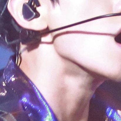 baekhyun's sexy jawline: an important thread 