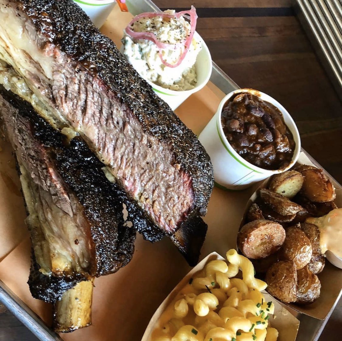 CherryStBBQ's tweet photo. Beef Ribs - weekend preorder info@cherrystbbq.com #toronto #takeout #delivery #staysafe #begoodpeople 🍒 https://t.co/IVz5OEPjOI