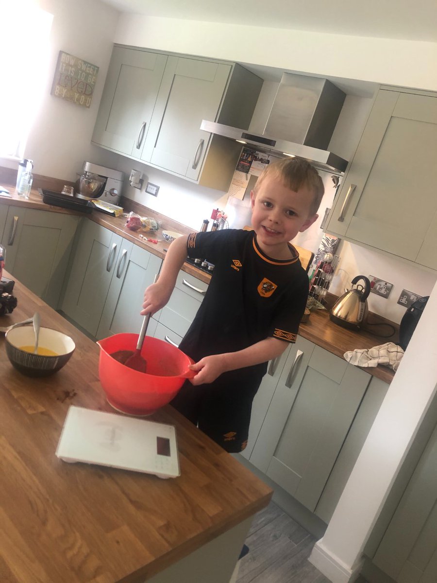 skidbyschool's tweet photo. Capacity in action with some baking at home. Reading the instructions and weighing out the ingredients correctly! #class1 #teamskidby #homelearning https://t.co/jGTE0l9AjF