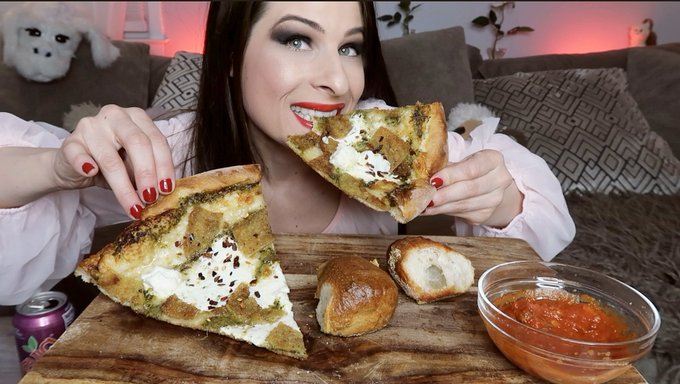 Watch Natalie Nightwolf 👽❤️'s leaked NSFW photo on TwXstars