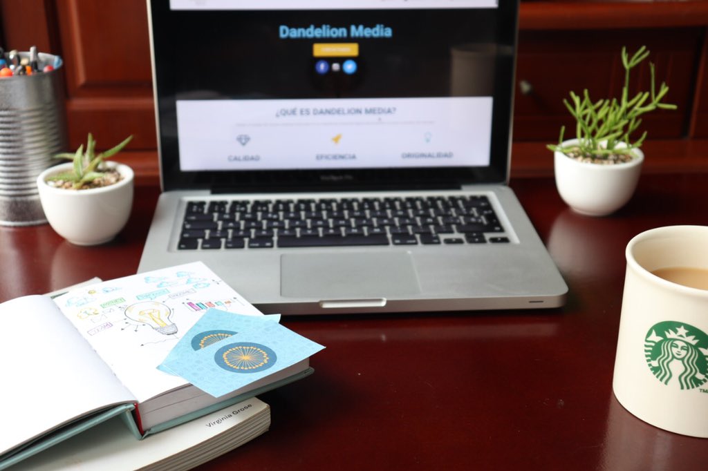 mediadandelion's tweet photo. Trabajando desde casa.💻

Momentos difíciles estamos pasando como humanidad, sabemos que muchas personas salen a trabajar porque no les queda de otra, pero por favor, tomen todas las medidas para protegerse y a los suyos.

Unidos saldremos de esta.✨

#Panama #PTY #HomeOffice https://t.co/RZYCGcvuu1