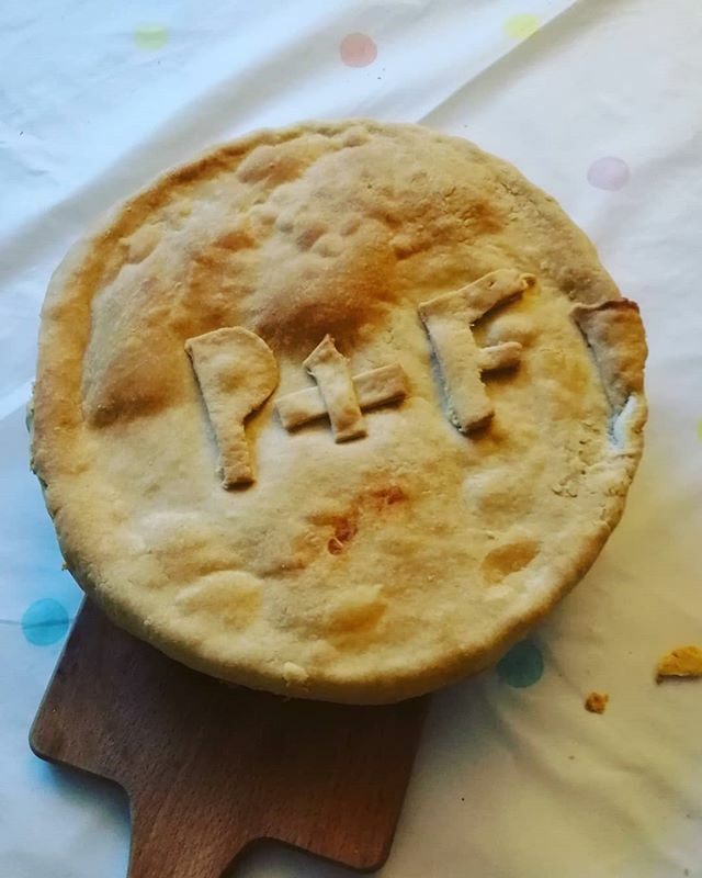 BoxObservatory's tweet photo. I made a pie
#thingstodoonlockdown #lockdown #pie https://t.co/vmzIZdLsqj https://t.co/hrvkQaL3hz