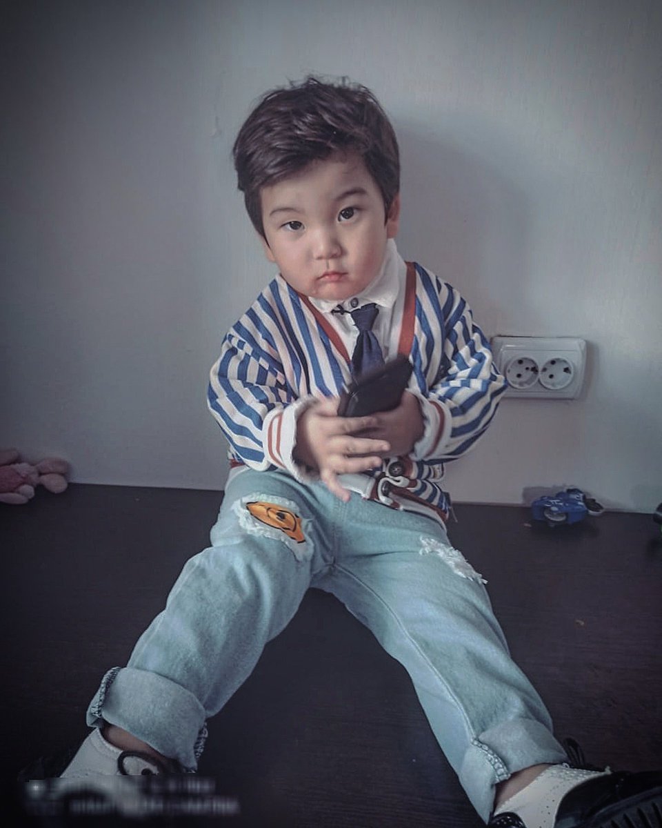 I_SuYen's tweet photo. Деловой мужчина😅#нетнечегодороже  #моймодник #доченькасыночек #Казань #красивыедетки #модница #детскаямода❤😍 #тягубя #моймальчик #корёсарам #деткиказни #инстамалыш ❤😍 #инстадети #Казань  #мойкрасавчик #мойзащитник
#моидетишки #мойсынок #мойрай  #моймирмоясемья💞 https://t.co/S2CsN1eFSM
