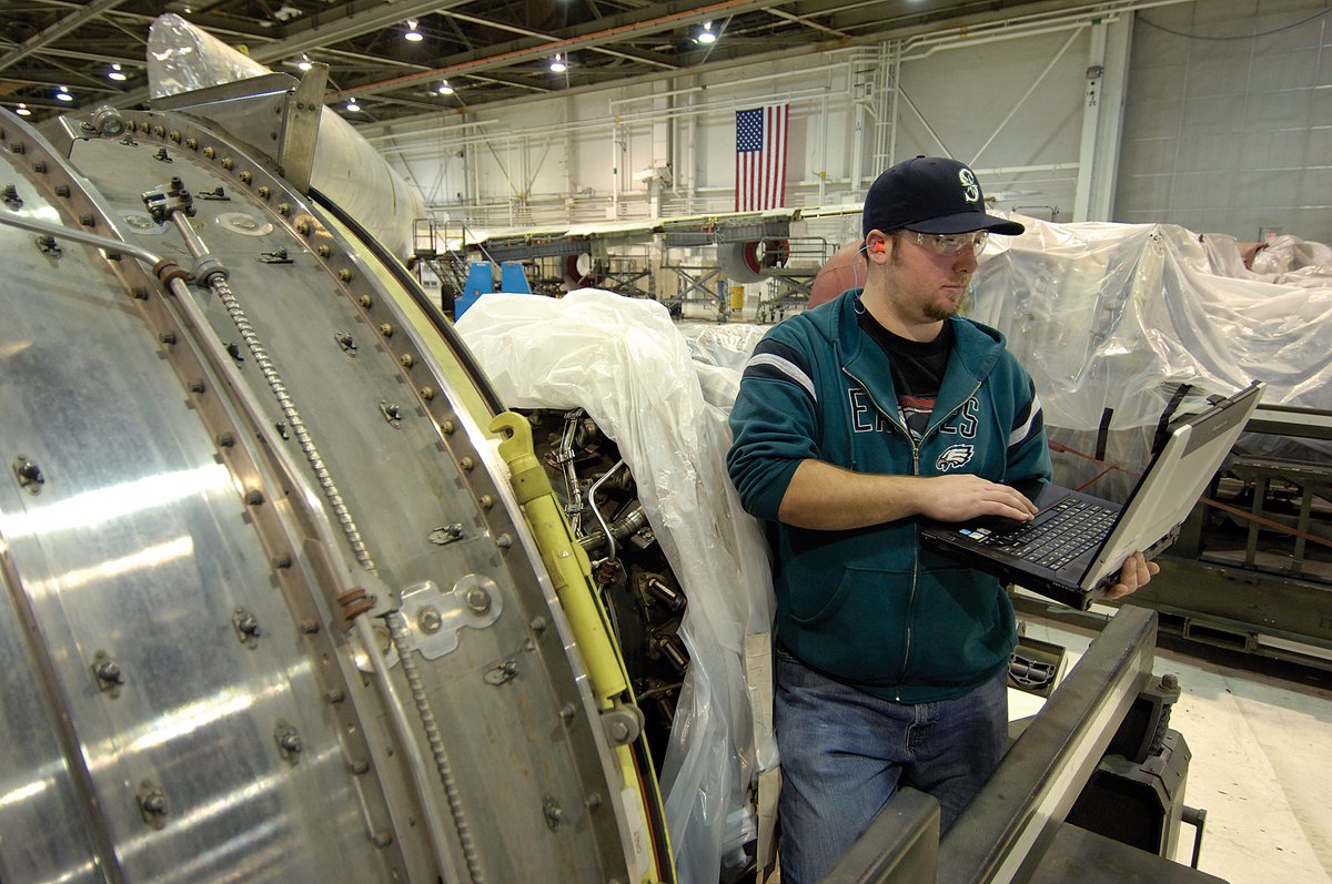 mfrsnews's tweet photo. U.S. manufacturers of all sizes are retooling to produce lifesaving equipment and supplies amid #coronavirus. From automakers making ventilators to a couch manufacturer making masks, here are their inspiring stories>> https://t.co/eqqV1xVdpc
#manufacturing #madeinusa https://t.co/IocxgQdQSW