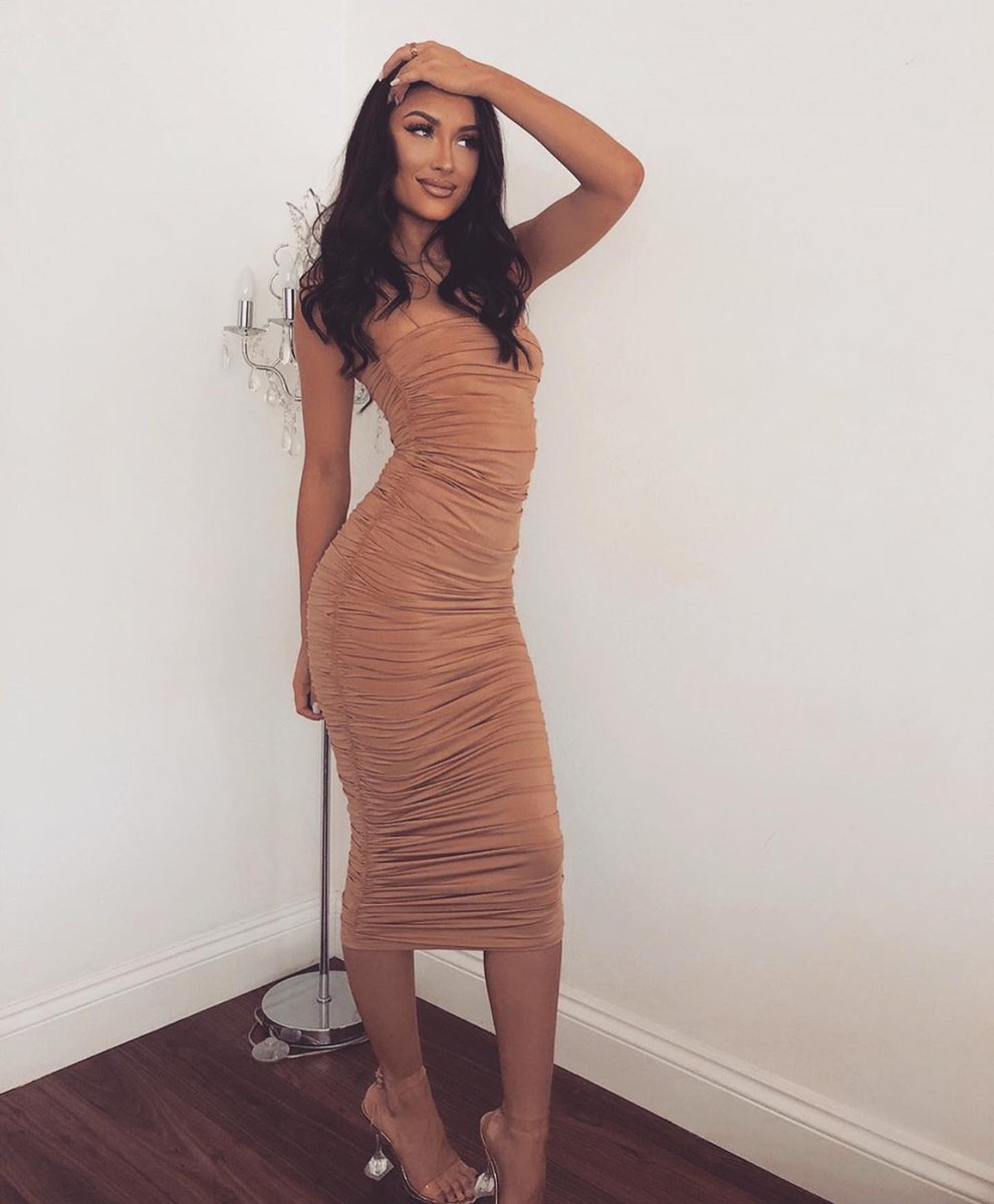 All dressed up &amp; off to the lounge 😂 Beautiful <a href="/LianaTambini/">Liana Marisa</a> in the Let’s Be Clear Heels from @AmberTurner_x collection 💕 £34.99
Shop: envyshoesuk.com