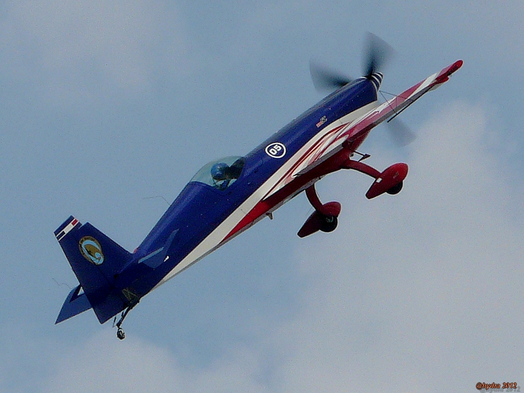 hydra_66's tweet image. Got it! #Extra330SC F-TGCJ. 
We were lucky to have this nice bird on exhibition for "Rêves de Gosse" in 2012 with Captain François Le Vot. #PerpignanPGF