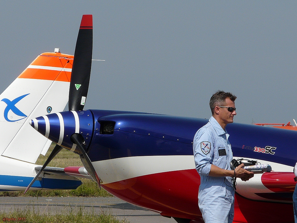 hydra_66's tweet image. Got it! #Extra330SC F-TGCJ. 
We were lucky to have this nice bird on exhibition for "Rêves de Gosse" in 2012 with Captain François Le Vot. #PerpignanPGF