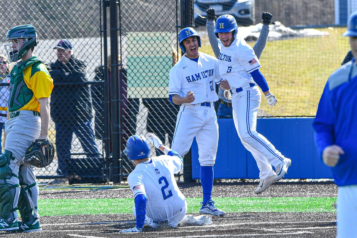 HamCollSports's tweet photo. Can you spot the difference? Find all 8! 🤔 https://t.co/SQXXXXwhhV