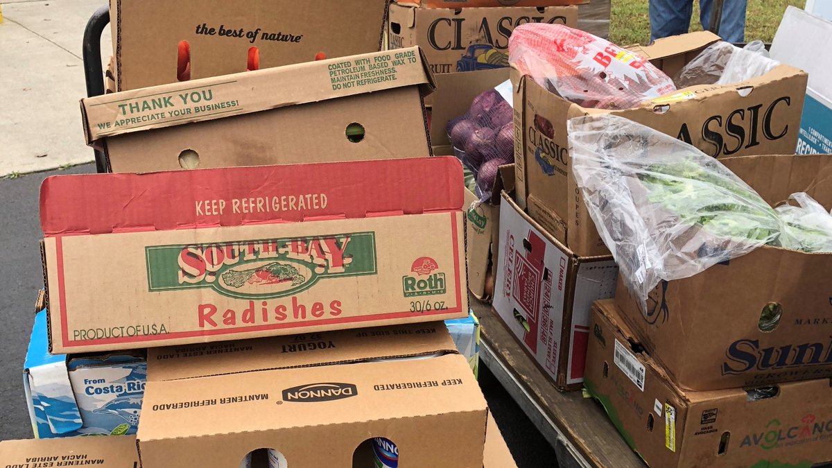 FoodShuttle's tweet image. Shout out to the folks at @SASsoftware They've closed their corporate cafes while everyone works from home and brought by 584 lbs. of produce, eggs and dairy for us to help feed those who might otherwise go without. warehouse today. #covid19 #hungerrelief #sassoftware #endhunger