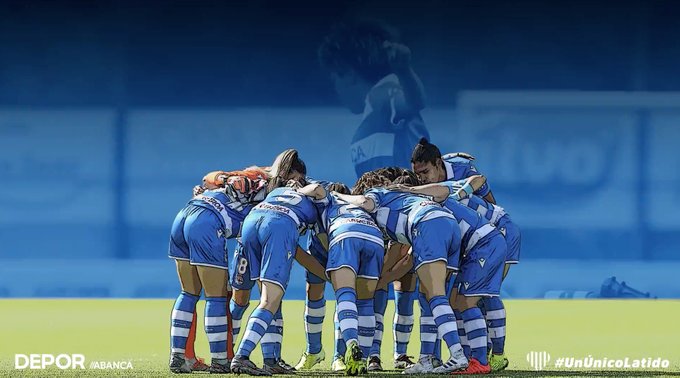 Las jugadoras del Dépor hacen piña en un partido (Foto: RCD).