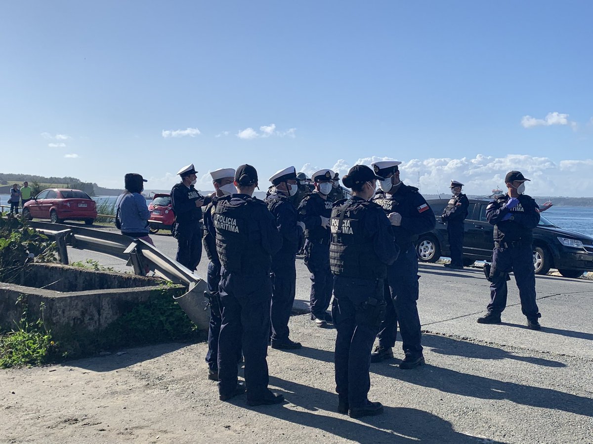 DefendamsChiloe's tweet photo. 🛑🛑🛑FUERZAS ESPECIALES 🛑🛑🛑
al apoyo de la clase industrial y política , ROMPE el acuerdo con organizaciones sociales chilotas y despeja #Chacao #Chiloé @biobio @latercera @radiochiloe @adnradiochile @soychiloe @elmostrador @El_Ciudadano @CNNChile @meganoticiascl https://t.co/p1JRe7VEYa