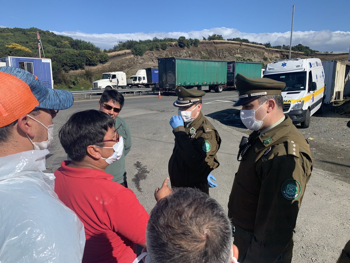 DefendamsChiloe's tweet photo. 🛑🛑🛑FUERZAS ESPECIALES 🛑🛑🛑
al apoyo de la clase industrial y política , ROMPE el acuerdo con organizaciones sociales chilotas y despeja #Chacao #Chiloé https://t.co/8L10pi7uqk