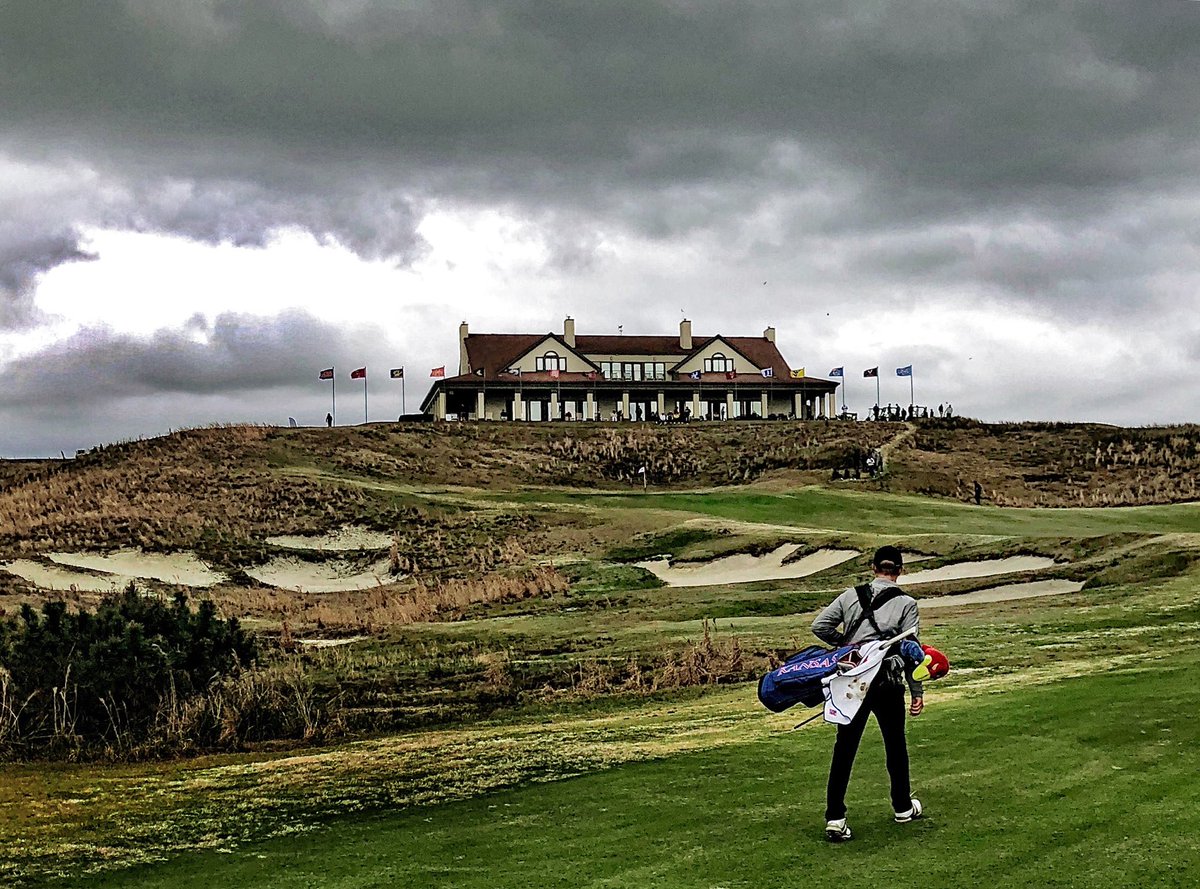 The final round of the ⁦@HootieTweets⁩ #bullsbay was supposed to be today... We look back to 2018 where Sr. Charlie Hillier made the walk up 18 on the final day while claiming the individual title. #rockchalk #kugolf