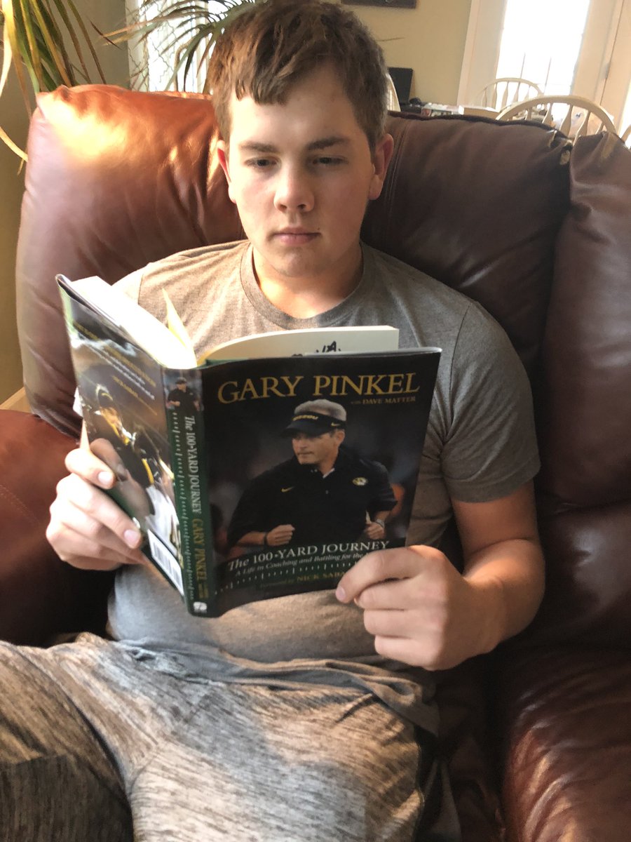slsteffens's tweet photo. Home Schooling 2020 #D32 #PerryvilleStrong #Senior 💛🖤🖤🏈💚#52 https://t.co/4q6ENVYmVV
