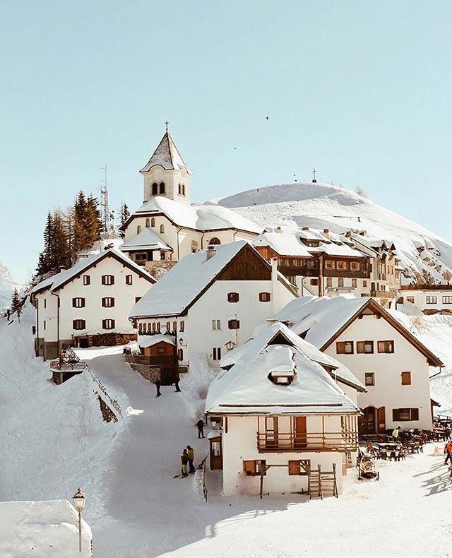 Ecco uno di quei posti da favola che solo a guardarlo ci fa luccicare gli occhi! Grazie a @_thegirlwiththemostcake per avere condiviso con noi un tuo prezioso ricordo in uno posto del cuore proprio speciale. Buona serata a tutti voi! ❤️
.
Condividete le … ift.tt/2UAZHxU