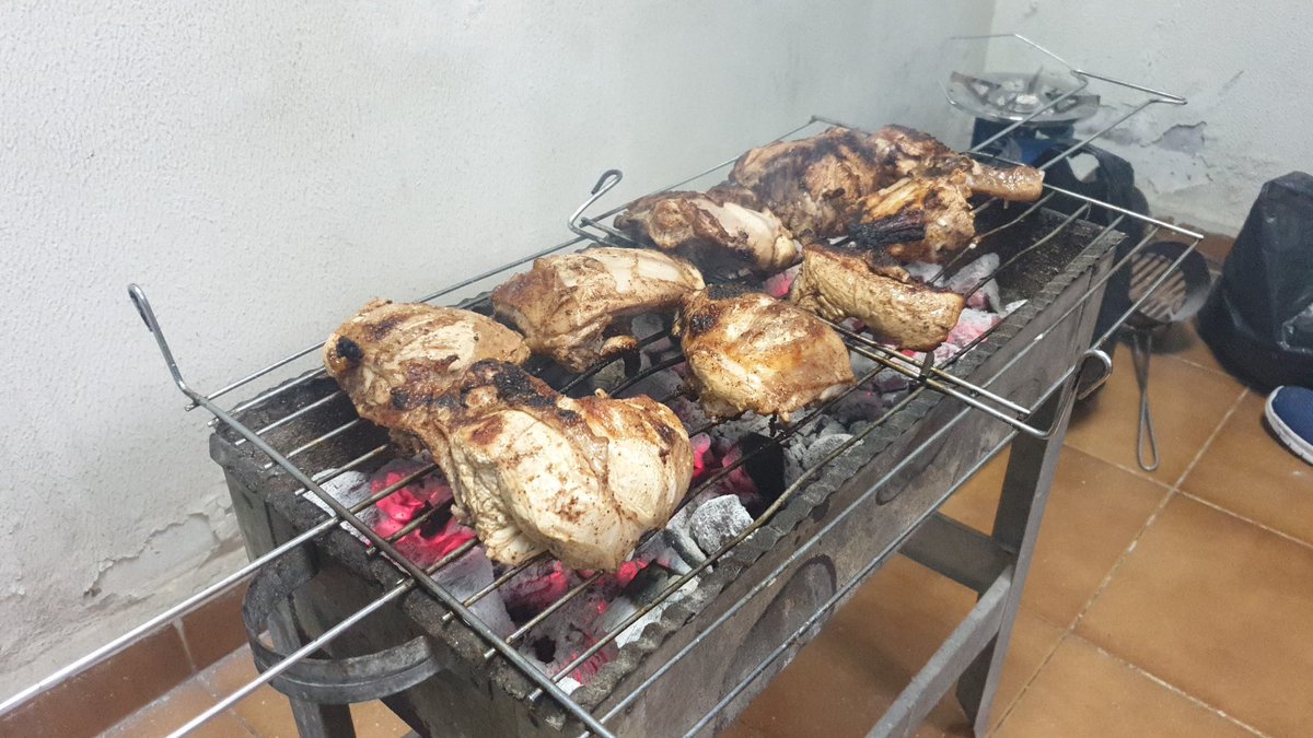aymansabbidine's tweet photo. #مناوجر late night cooking with the family 🥰 https://t.co/aVfe5nUFF1