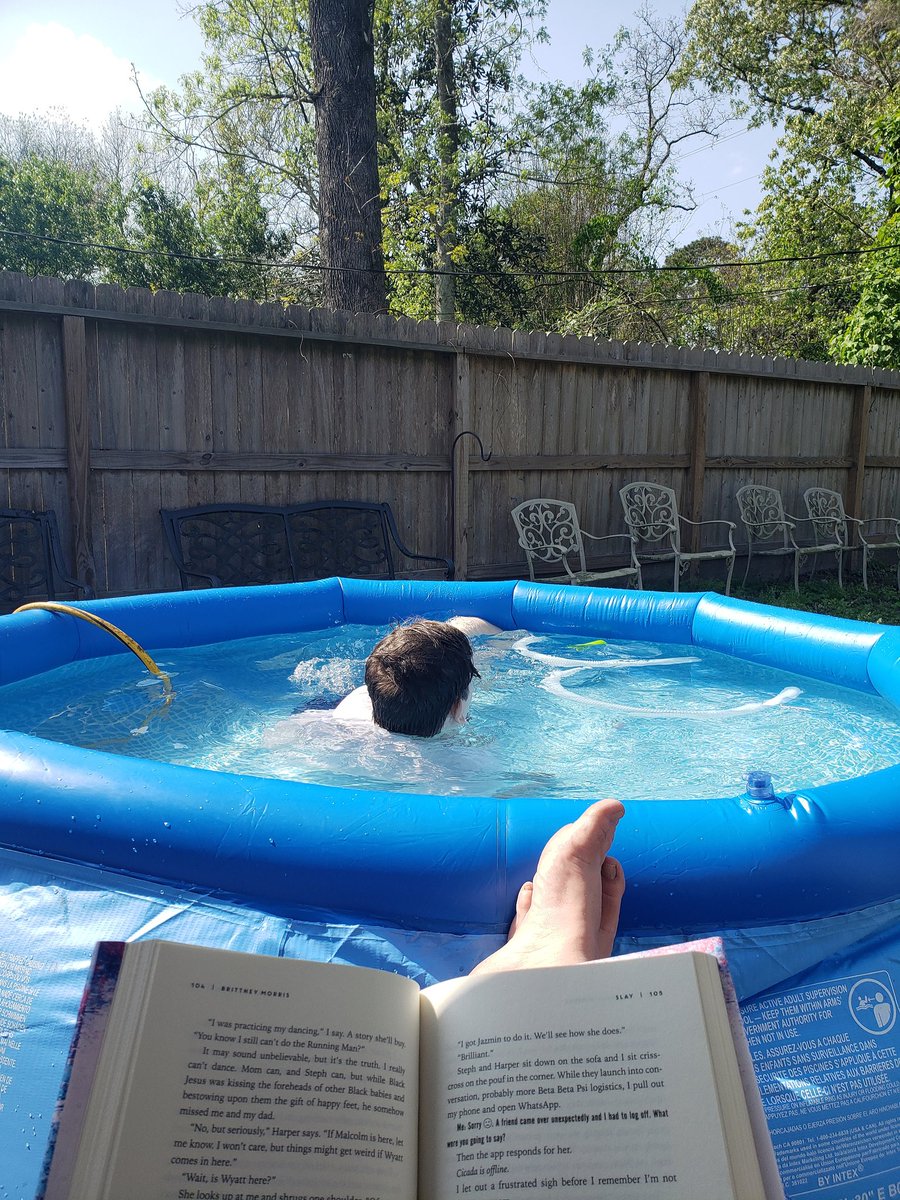 mrs_spritchett's tweet image. And now for some PE ⛱💧☀️

#distancelearning #amazonpurchase #worthit #silentreadingtime #momneedsabreak  #conferenceperiod