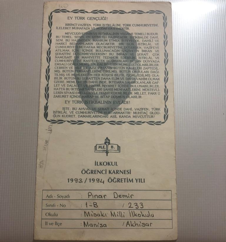 DemirrPinar's tweet photo. Yaş 7... Yıl 1993... Ilkokul birinci sınıftayız...
#Yaş7 https://t.co/36qywNoKBm