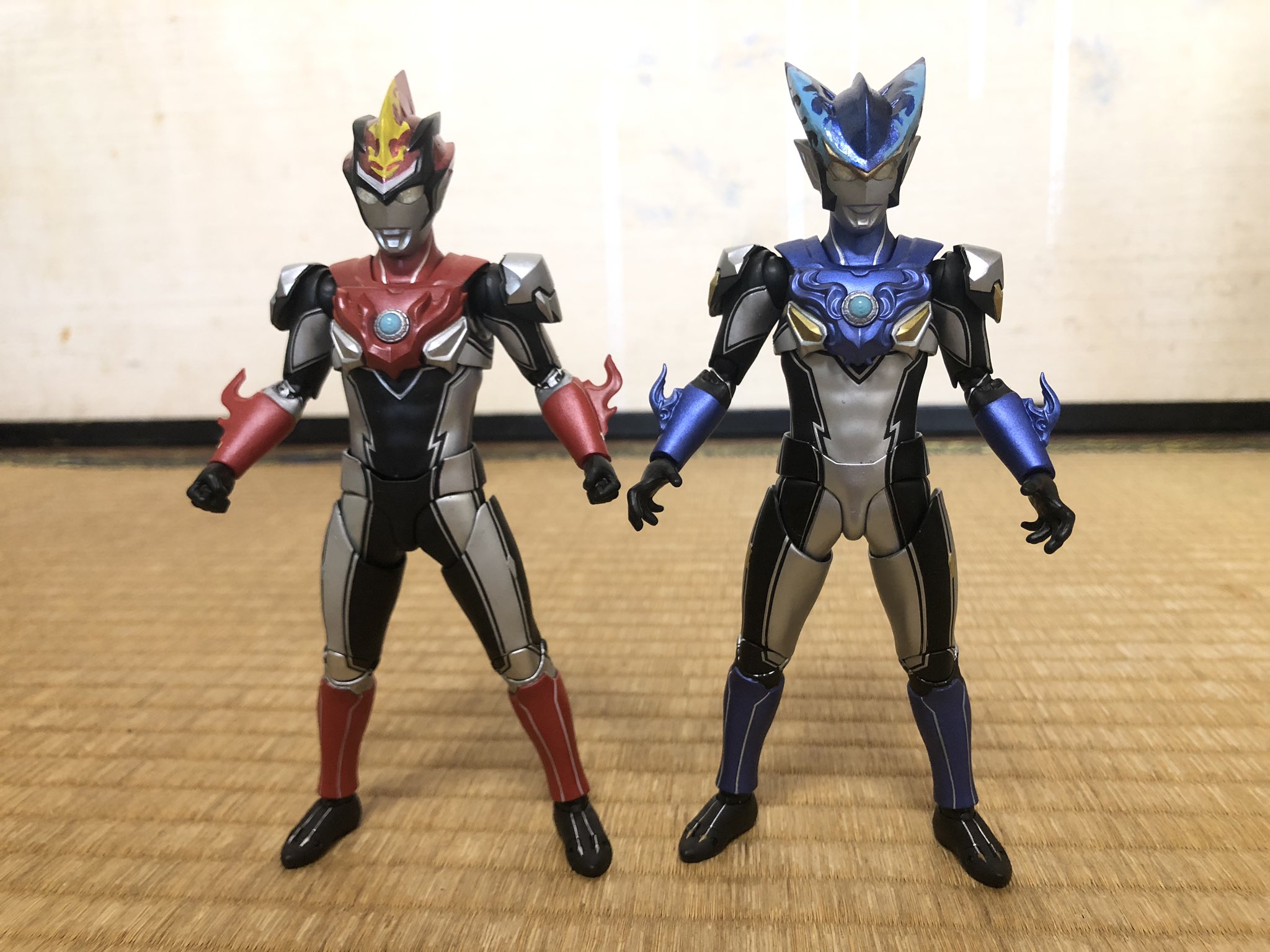 どんとこい ゼットアンドリュー クリスタルチェンジだ アーツ改造 ウルトラマンロッソ アクア ウルトラマンブル フレイム が完成しました ほぼパーツの組み換えだったので楽だったけど頭部の模様は手描きで再現することになったのでそこはちょっと大変