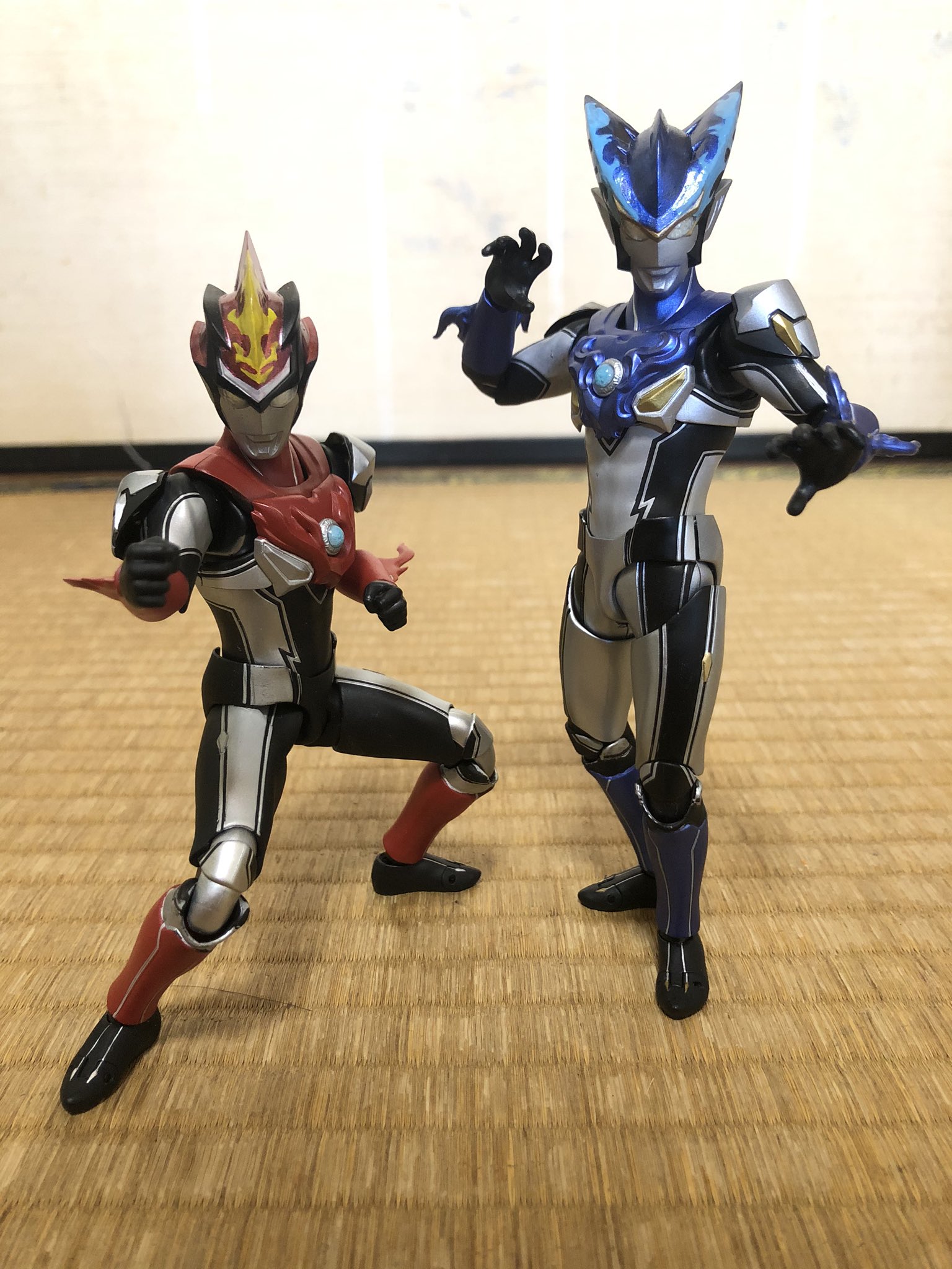 どんとこい ゼットアンドリュー クリスタルチェンジだ アーツ改造 ウルトラマンロッソ アクア ウルトラマンブル フレイム が完成しました ほぼパーツの組み換えだったので楽だったけど頭部の模様は手描きで再現することになったのでそこはちょっと大変