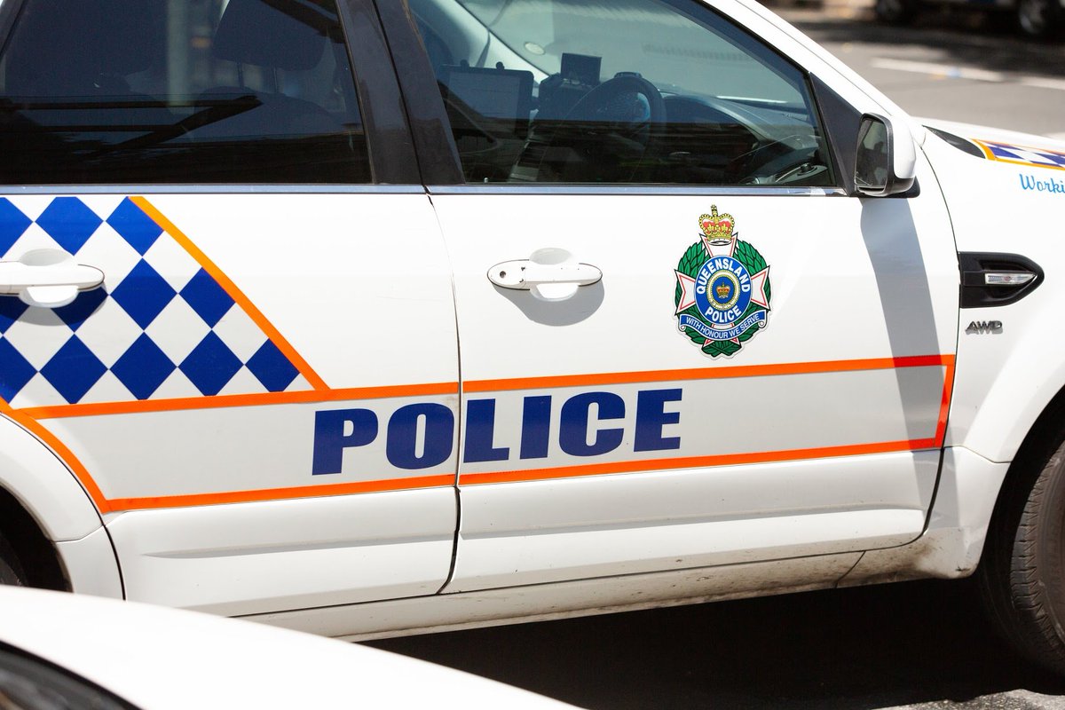 RACQOfficial's tweet photo. .@QldPolice have warned motorists to expect lengthy delays if trying to cross the QLD/NSW border as they work on making the exemption process seamless. The message is clear, if you don't need to travel, don't do it. #Coronavirus #RACQTrafficAdvice https://t.co/bzbq2UTwYs