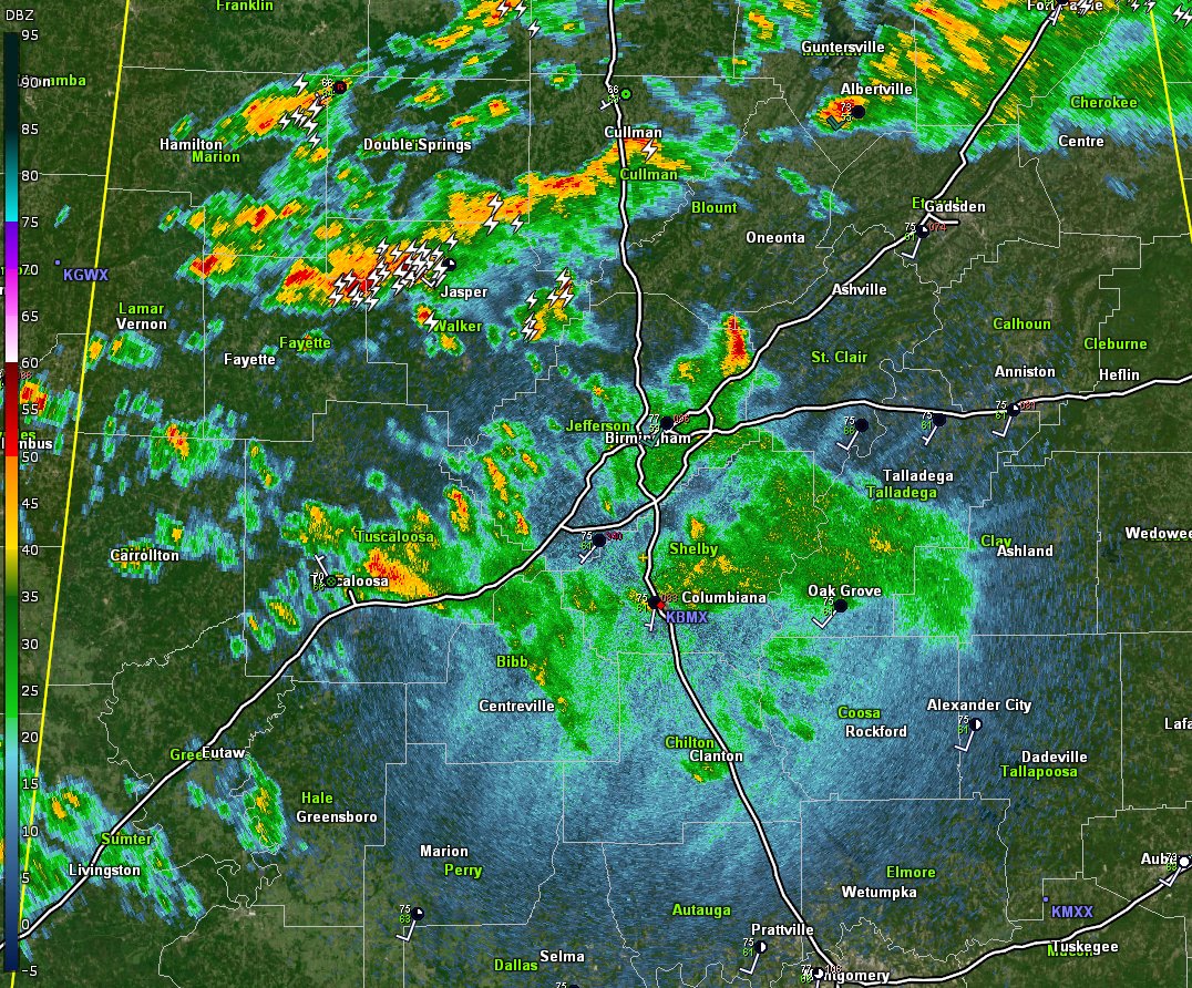 NWSBirmingham's tweet photo. Rain &amp; a few storms moving eastward. No warnings at this time. https://t.co/WaggWy8EOW